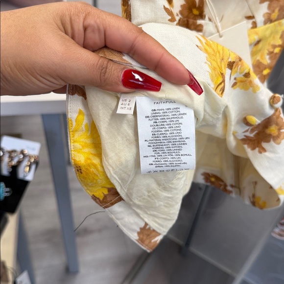 Marie Top in Midsummer Floral
FAITHFULL THE BRAND - Picture 7 of 8